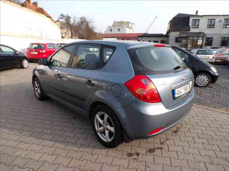 Kia Cee´d 1,4 16V - foto 3