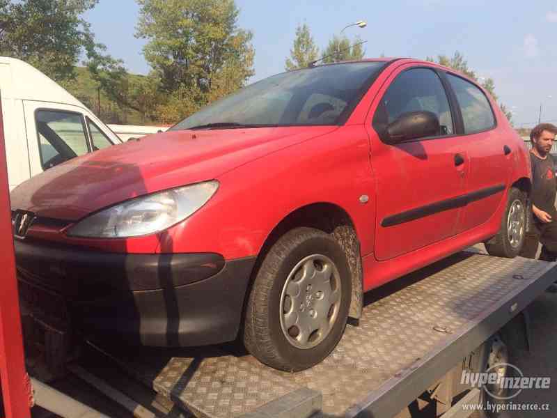 Prodám náhradní díly na Peugeot 206 1.2i 44kw Typ motoru NFZ - foto 3