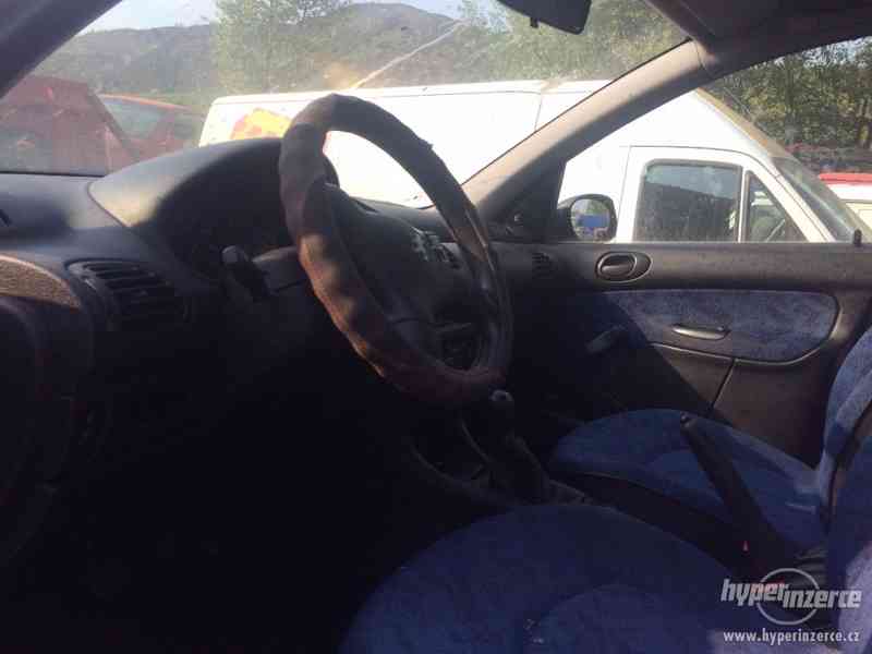Prodám náhradní díly na Peugeot 206 1.2i 44kw Typ motoru NFZ - foto 4