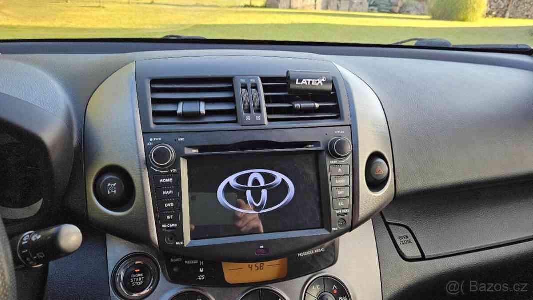 Toyota RAV4 2,0   4x4 LPG, 116 kW, KŮŽE, TAŽNÉ - foto 4