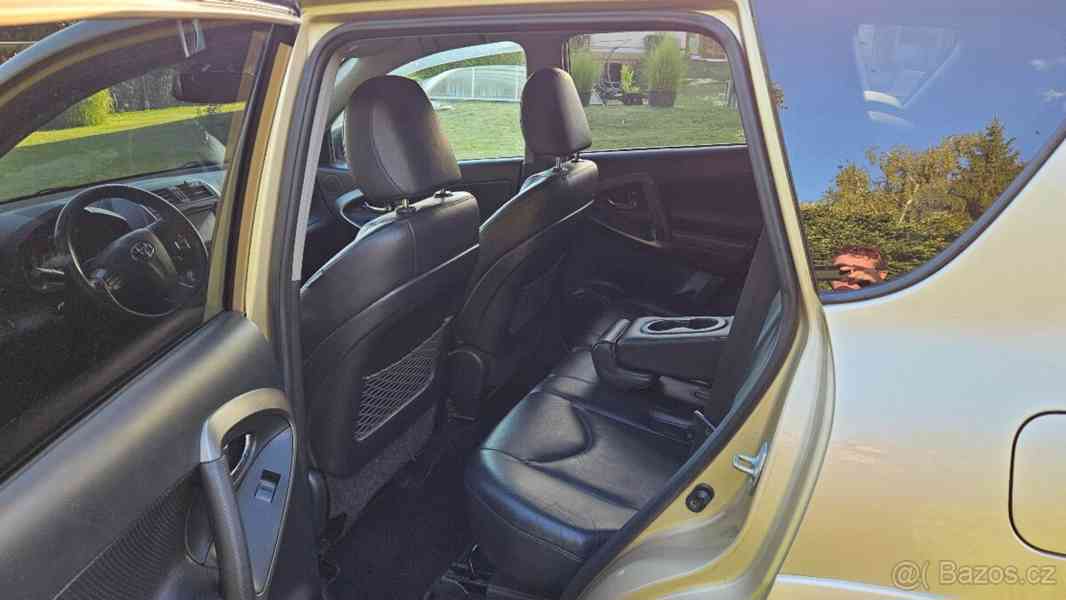 Toyota RAV4 2,0   4x4 LPG, 116 kW, KŮŽE, TAŽNÉ - foto 9