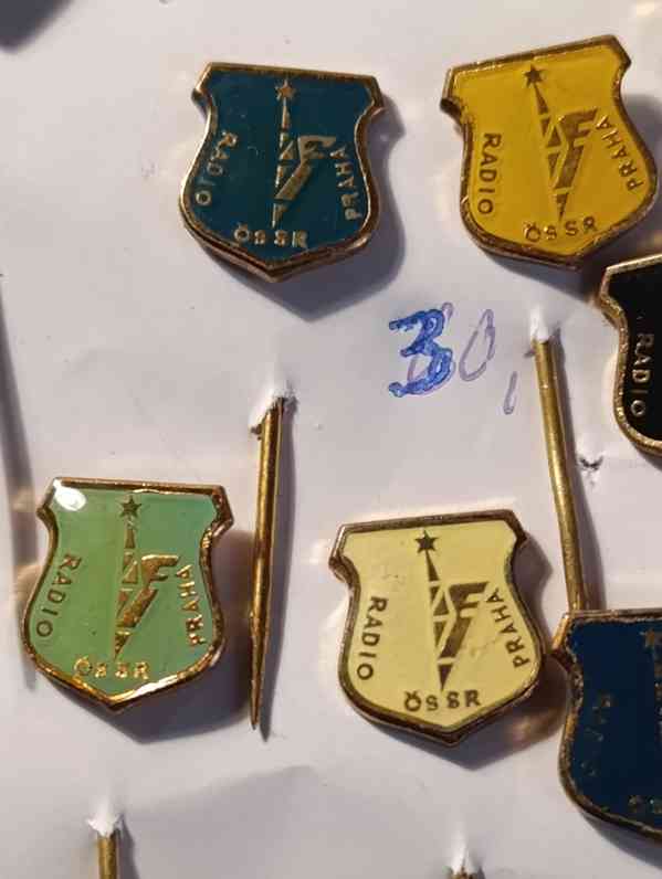 Sada 7 sběratelských odznaků Radio Praha ČSSR erbový - foto 3