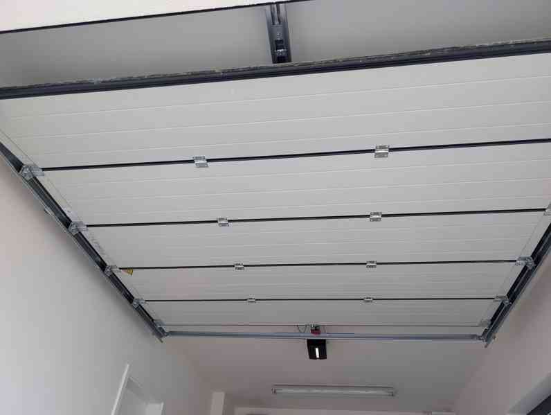 Garážová sekční vrata Rozměry: (š × v) 2750 x 2500 cm  - foto 5