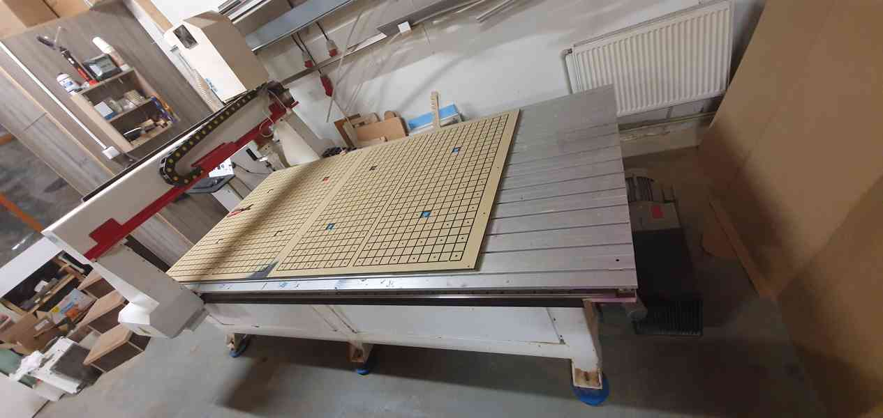 CNC stroj 3 osy - foto 2