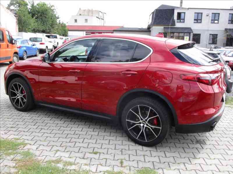 Alfa Romeo Stelvio 2,0 TBi MultiAir Q4 First Ed. - foto 4