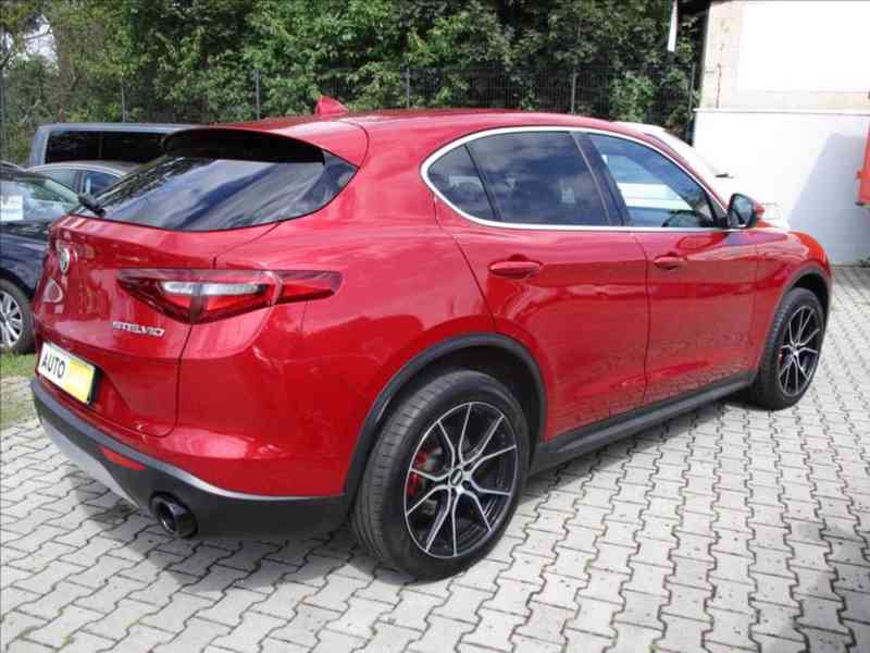 Alfa Romeo Stelvio 2,0 TBi MultiAir Q4 First Ed. - foto 3