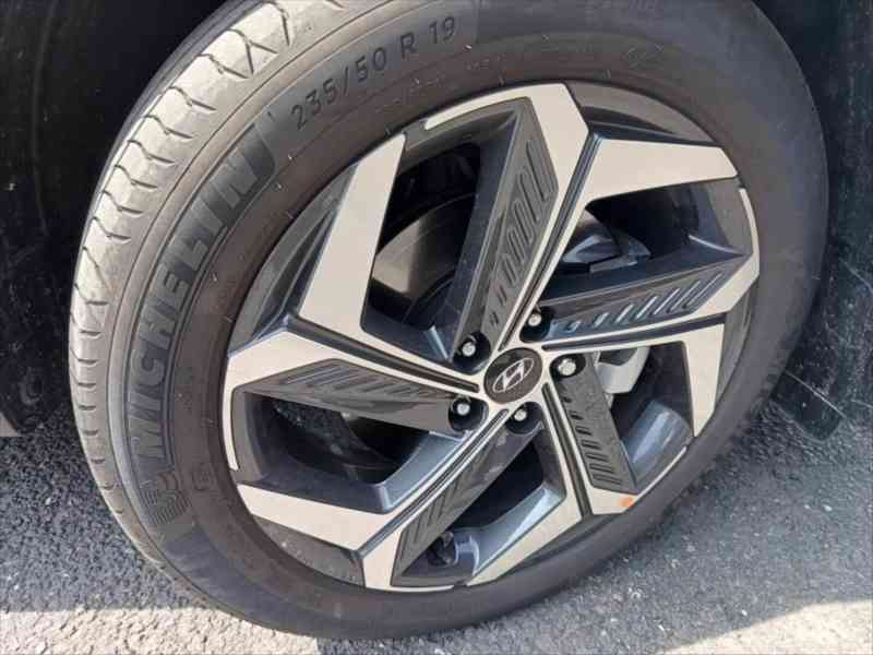 Hyundai Tucson 1,6 T-GDI HEV 4X2 AT najeto 3130 k - foto 12