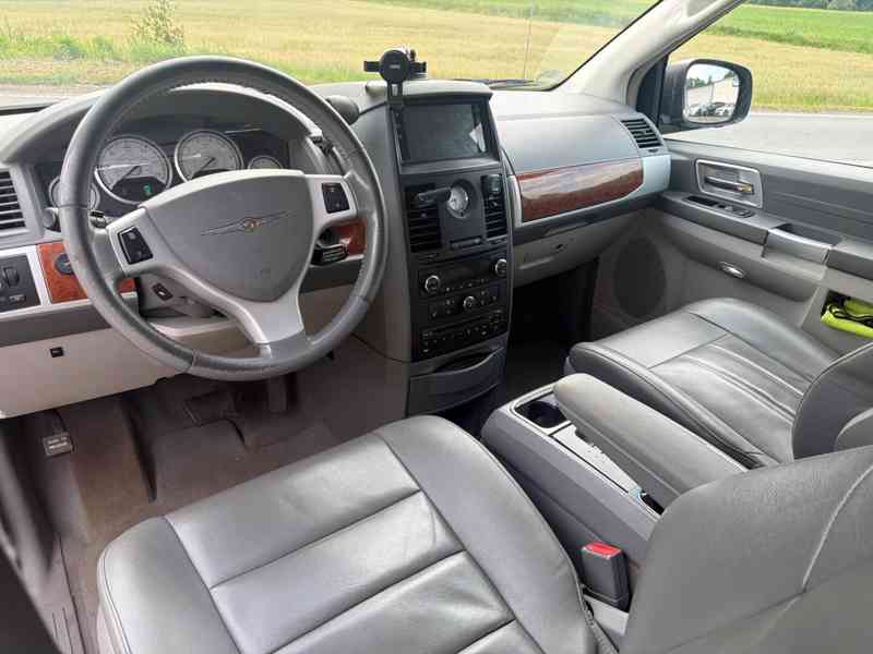 Chrysler Town Country 3,8 LPG SwivelGo Limit 2007 - foto 13