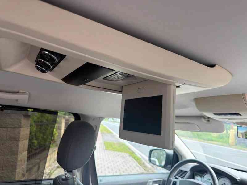 Chrysler Town Country 3,8 LPG SwivelGo Limit 2007 - foto 11