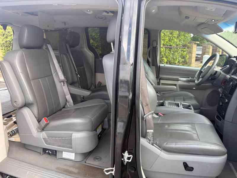 Chrysler Town Country 3,8 LPG SwivelGo Limit 2007 - foto 9