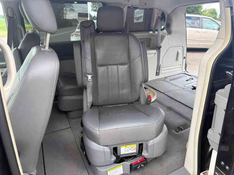 Chrysler Town Country 3,8 LPG SwivelGo Limit 2007 - foto 15