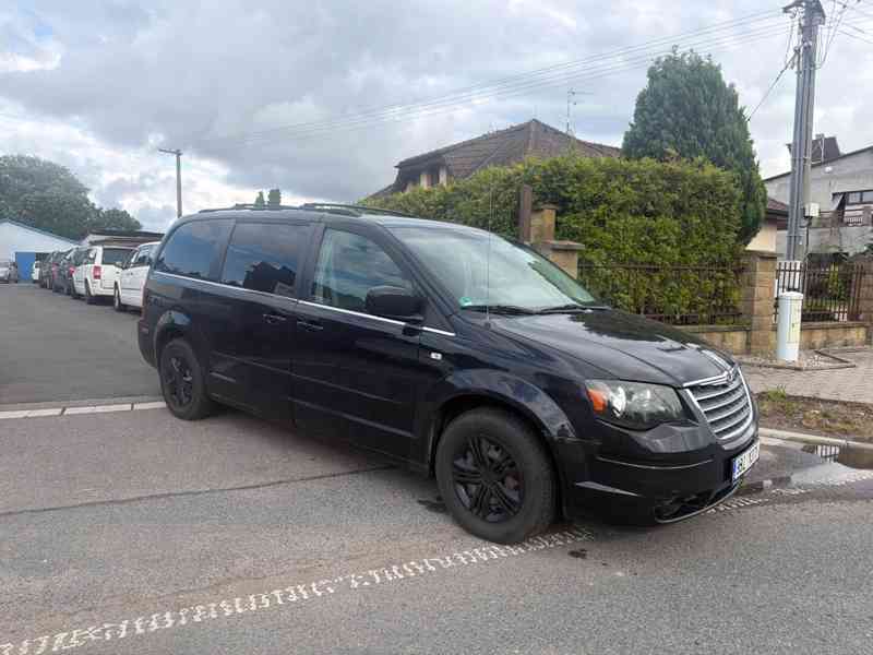 Chrysler Town Country 3,8 LPG SwivelGo Limit 2007 - foto 1
