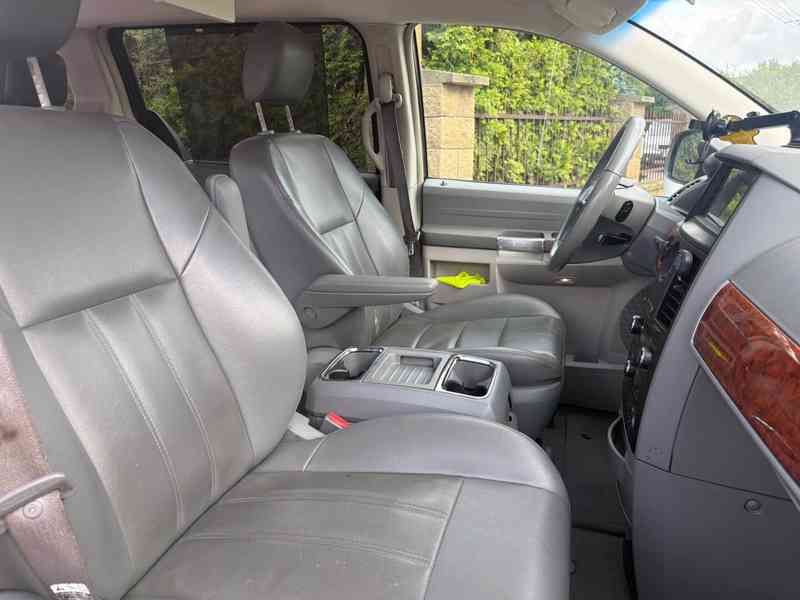 Chrysler Town Country 3,8 LPG SwivelGo Limit 2007 - foto 10