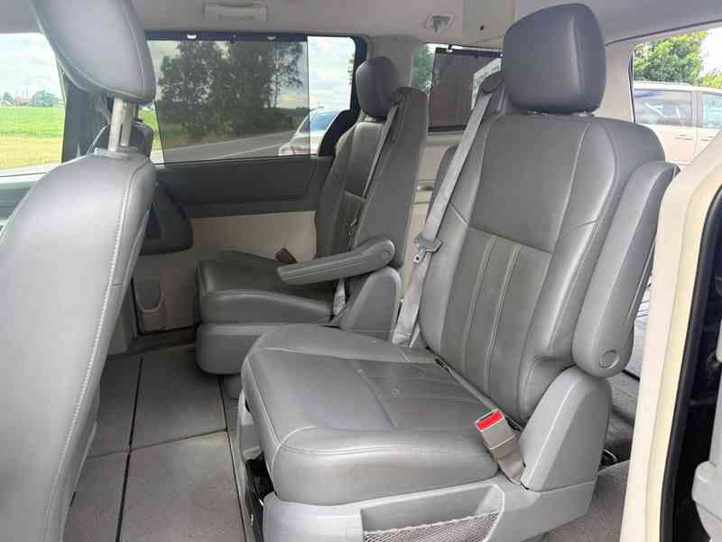 Chrysler Town Country 3,8 LPG SwivelGo Limit 2007 - foto 12