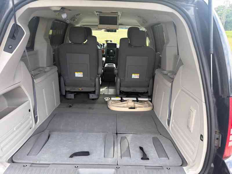 Chrysler Town Country 3,8 LPG SwivelGo Limit 2007 - foto 7