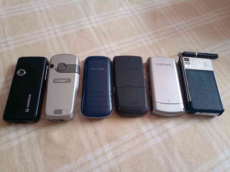 Mobilní telefony Samsung a mix značek - foto 2