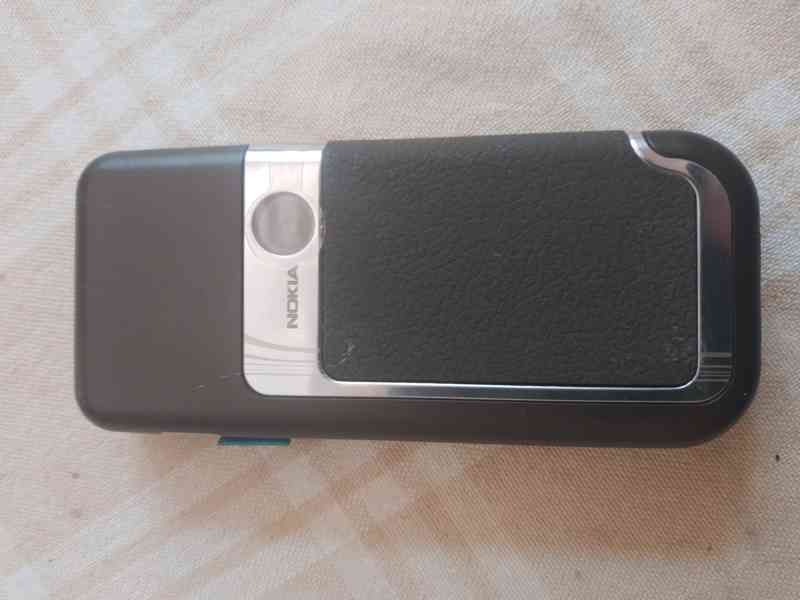 Mobilní tlačítkový telefon Nokia 7360 černá - maketa - foto 2