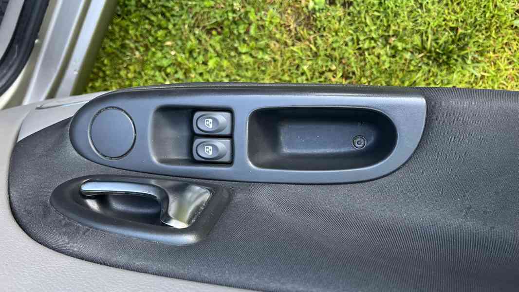 Renault Thalia, 1.2 55kW 5 st. manuál + 2 sada zimních kol - foto 11