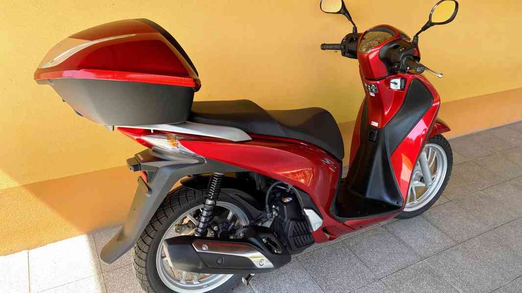 Honda SH 125i / po 1.maj. / jak nový / 2014 / ABS, serviska - foto 4