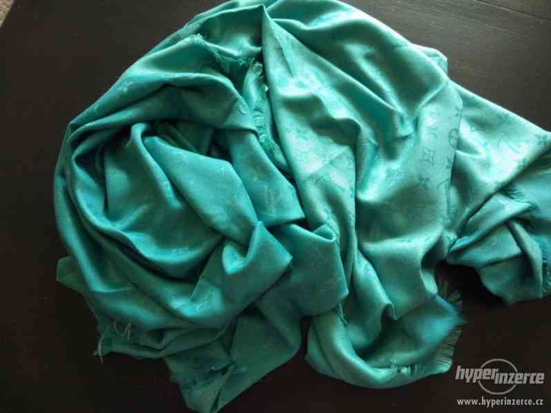 Zelený šátek Louis Vuitton (LV) - foto 4