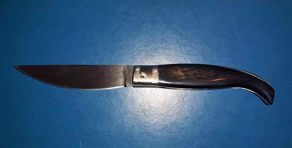Kapesní zavírací nůž z italské Sardinie -  město Terralba. 