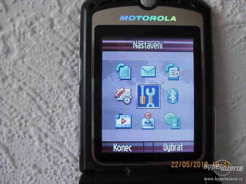 MOTOROLA RazrV3super stav+SIM karta ZDARMA!!! - foto 2