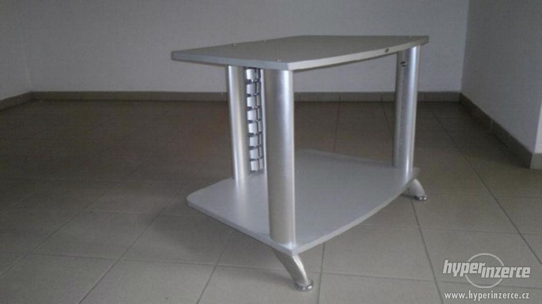 Víceúčelový stolek v perfektním stavu - foto 2