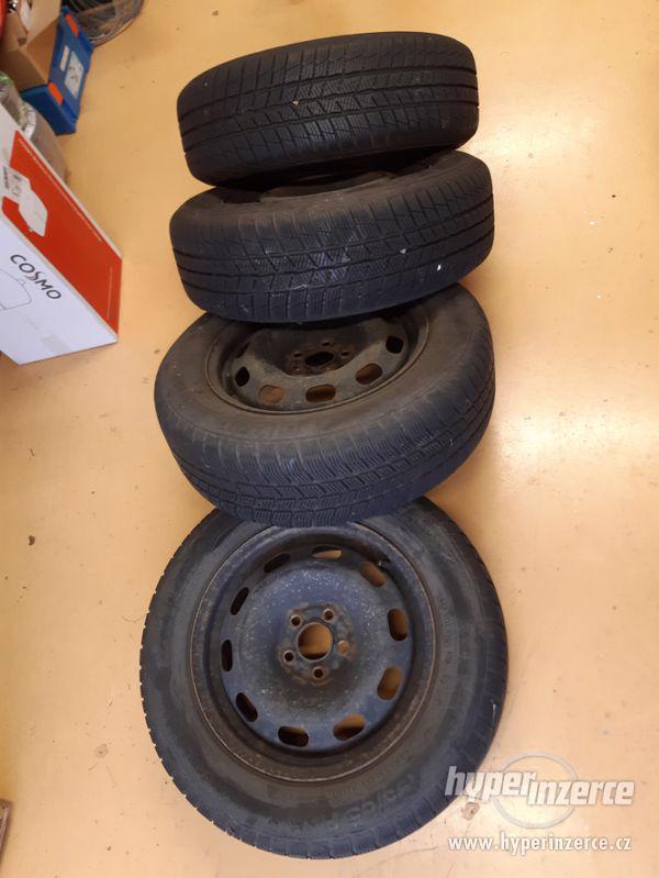 Zimní pneumatiky s plechovými disky - foto 2