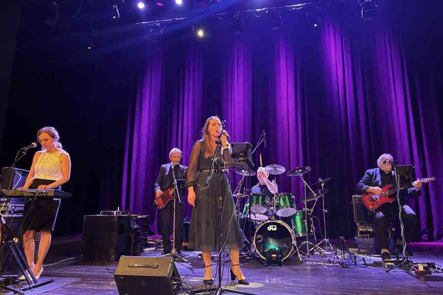 SKELET, kapela na maturitní a společenský ples - foto 11