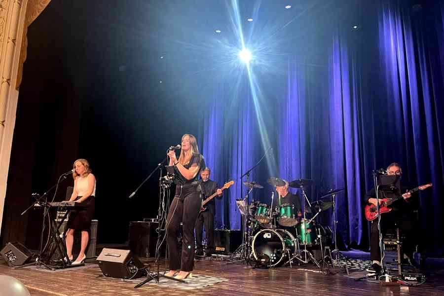 SKELET, kapela na maturitní a společenský ples - foto 14