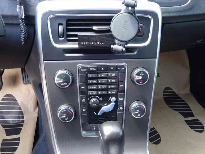 Volvo S60 2.0D r.v.2010 (120 kw) serviska Koupeno ČR - foto 8