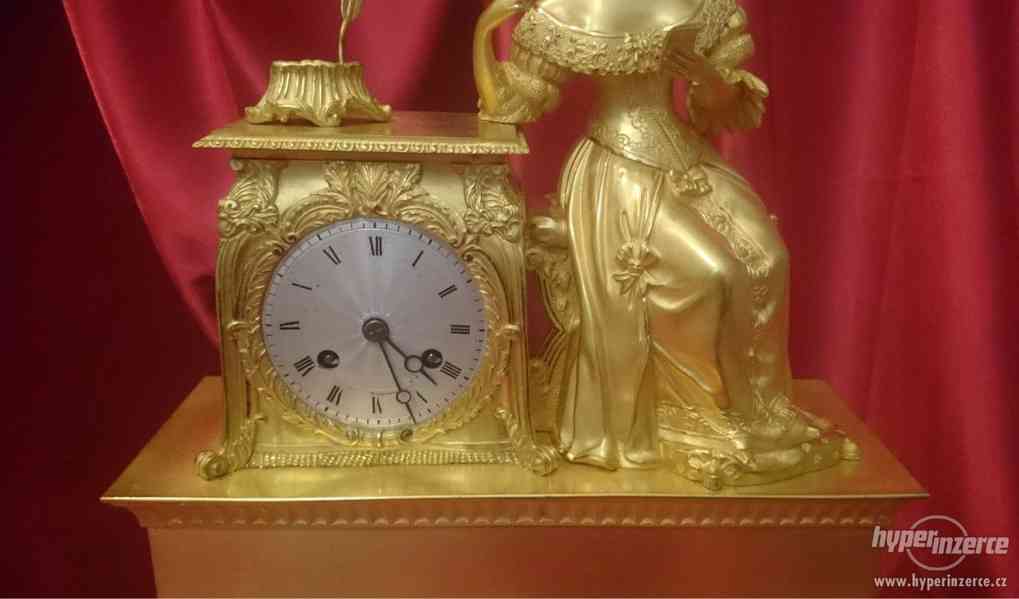 Zlacené figurální hodiny "Madame de Sévigné" - foto 2