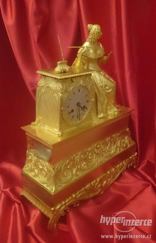 Zlacené figurální hodiny "Madame de Sévigné" - foto 7