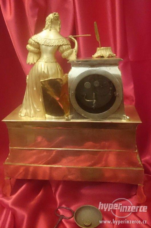 Zlacené figurální hodiny "Madame de Sévigné" - foto 9