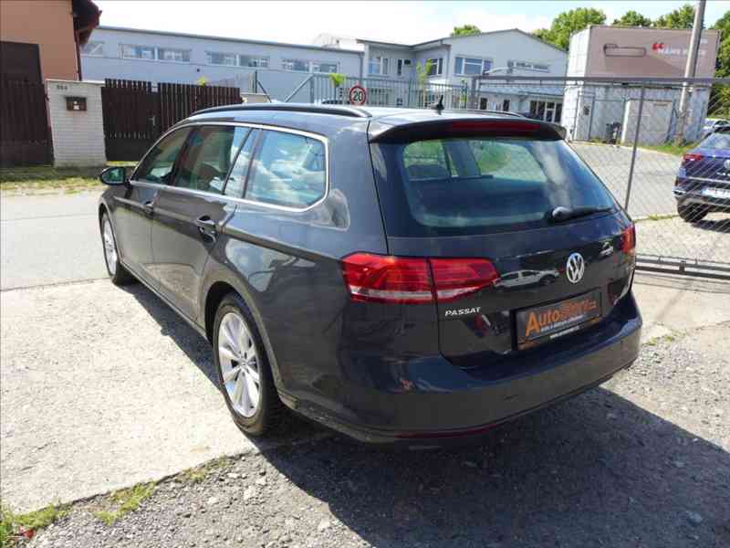 Volkswagen Passat 1,6 TDI COMFORTLINE 1.MAJITEL - foto 4