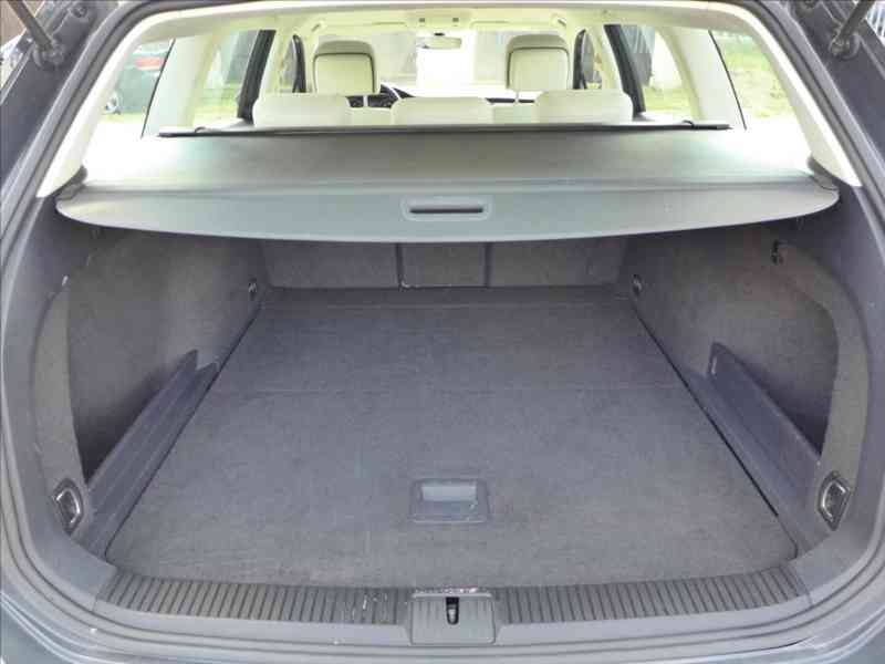Volkswagen Passat 1,6 TDI COMFORTLINE 1.MAJITEL - foto 8