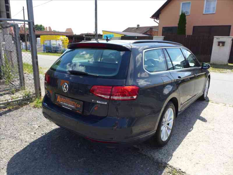 Volkswagen Passat 1,6 TDI COMFORTLINE 1.MAJITEL - foto 3