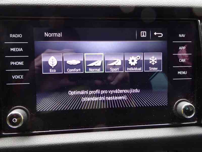 ŠKODA Kodiaq Style 2,0 TDI 140 kW DSG 4x4, 7 míst, tažné - foto 28