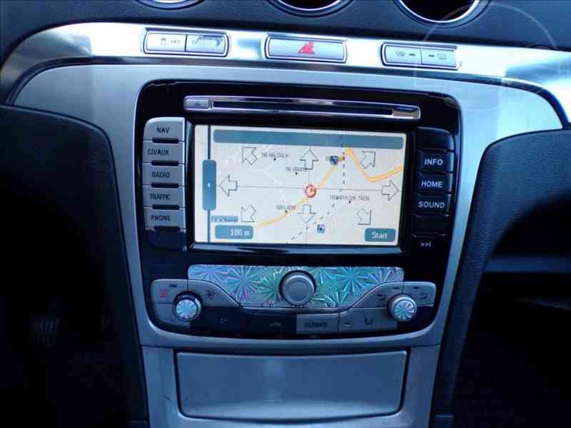 Ford S-Max 2,0 TDCi NAVI,TAŽNÉ ZAŘÍZENÍ - foto 7