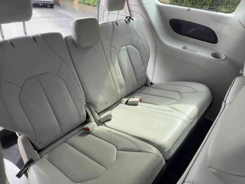  Chrysler Pacifica 3,6 Hybrid PlugIn Limited 2021 - foto 11