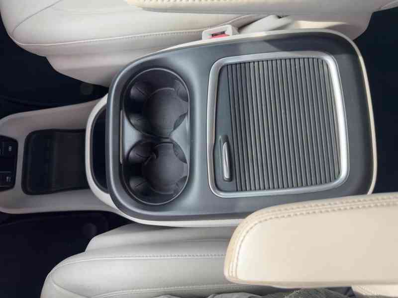  Chrysler Pacifica 3,6 Hybrid PlugIn Limited 2021 - foto 18