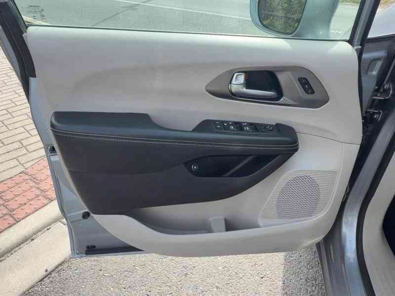  Chrysler Pacifica 3,6 Hybrid PlugIn Limited 2021 - foto 15