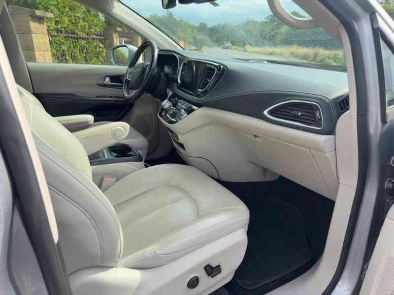  Chrysler Pacifica 3,6 Hybrid PlugIn Limited 2021 - foto 10