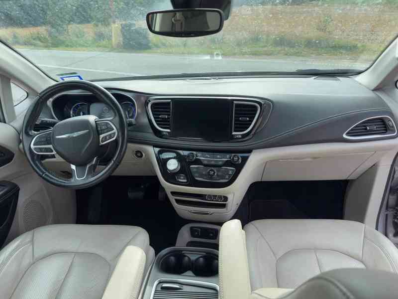  Chrysler Pacifica 3,6 Hybrid PlugIn Limited 2021 - foto 12
