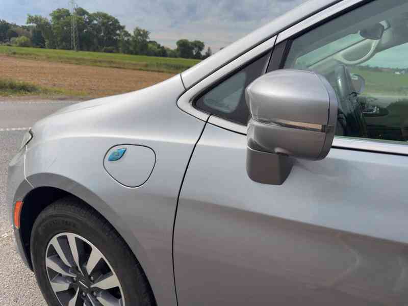 Chrysler Pacifica 3,6 Hybrid PlugIn Limited 2021 - foto 21