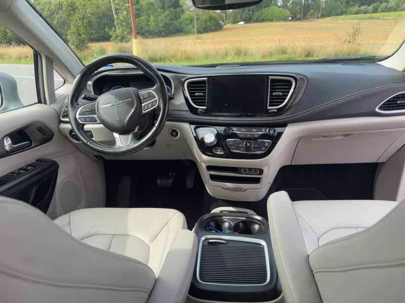  Chrysler Pacifica 3,6 Hybrid PlugIn Limited 2021 - foto 12