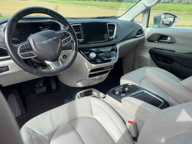  Chrysler Pacifica 3,6 Hybrid PlugIn Limited 2021 - foto 14