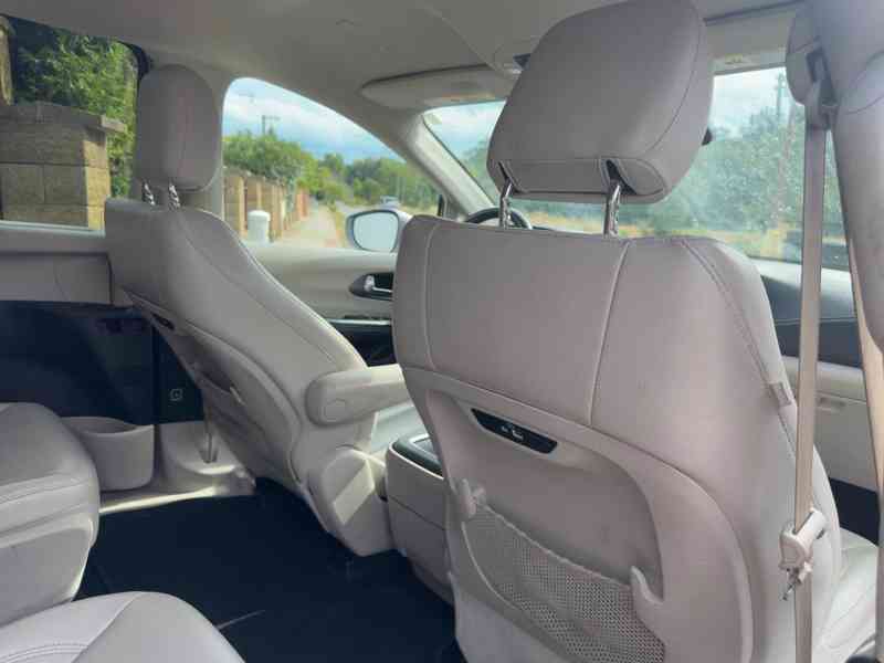  Chrysler Pacifica 3,6 Hybrid PlugIn Limited 2021 - foto 11