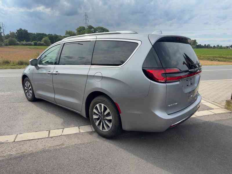  Chrysler Pacifica 3,6 Hybrid PlugIn Limited 2021 - foto 3
