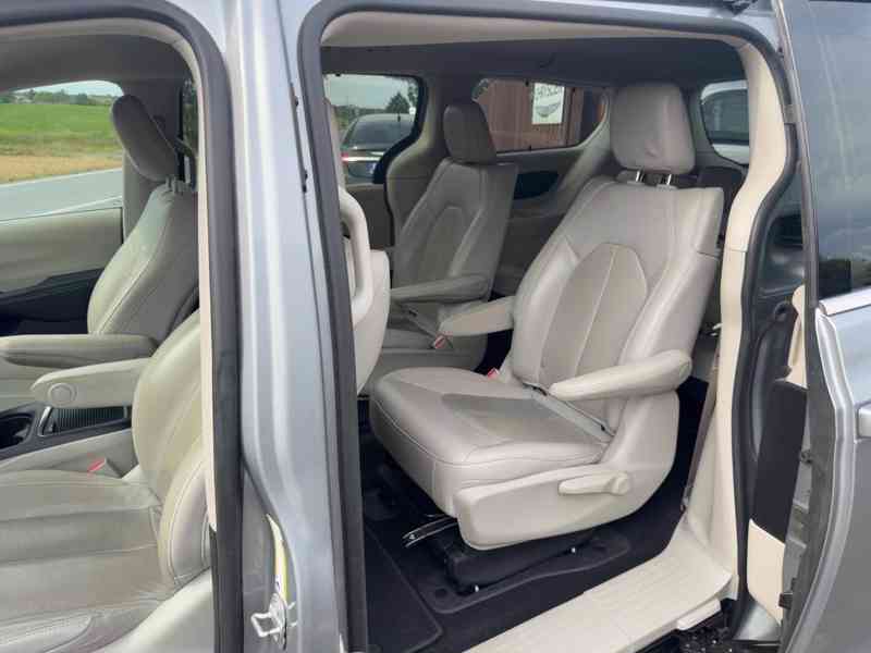  Chrysler Pacifica 3,6 Hybrid PlugIn Limited 2021 - foto 13